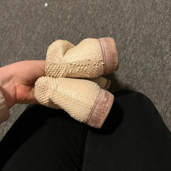 Free People Royale White Leather D'Orsay Pointed Toe Booties, 38 - Picture 4 of 6